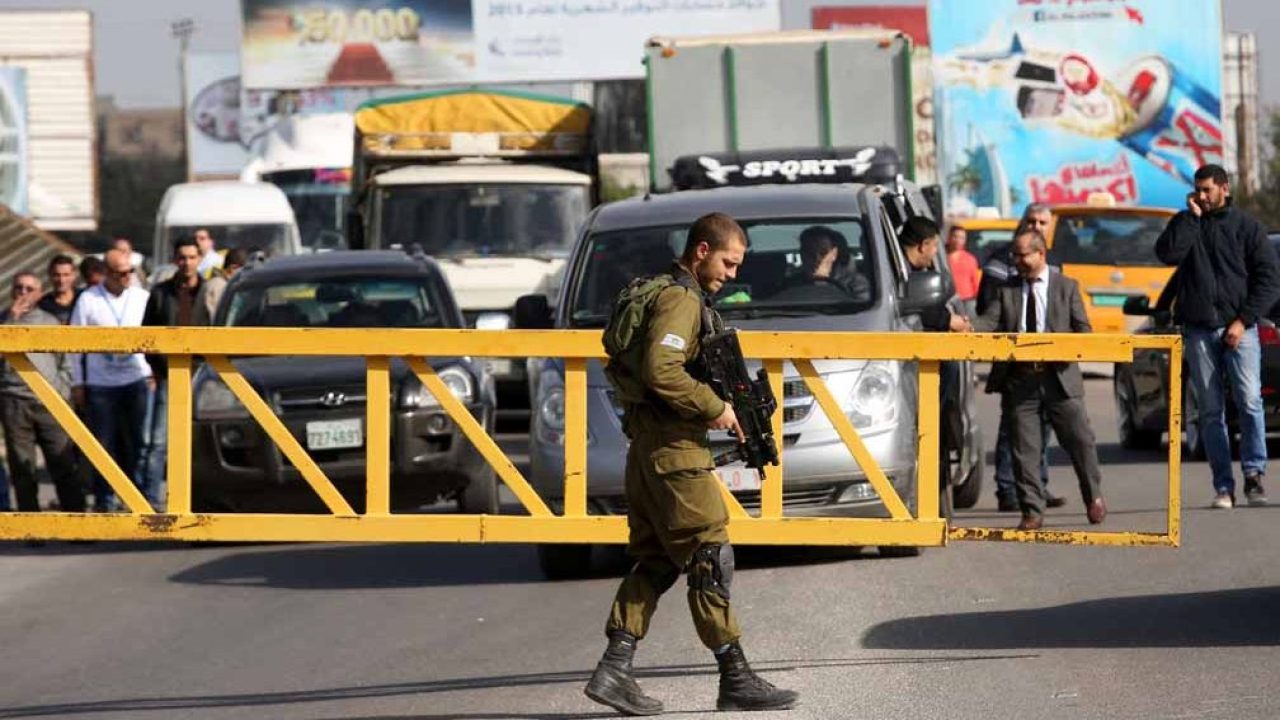 هكذا تحيل إسرائيل حياة الفلسطينيين جحيما في الضفة الغربية